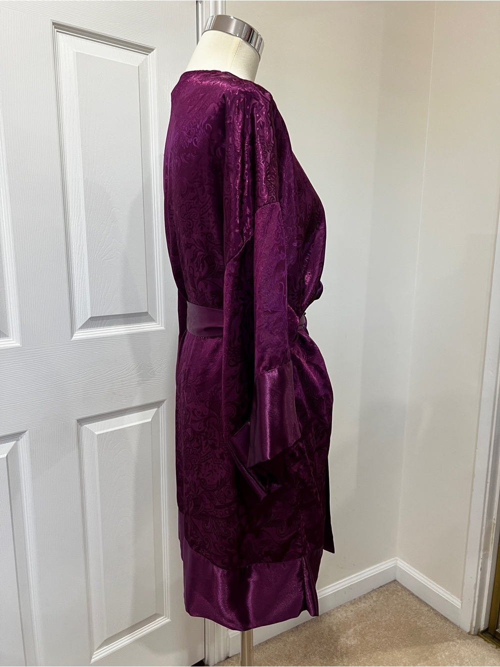 Victoria’s Secret Vintage Gold Label Damask Print Robe 3/4 Sleeve Burgundy O/S - Picture 5 of 10